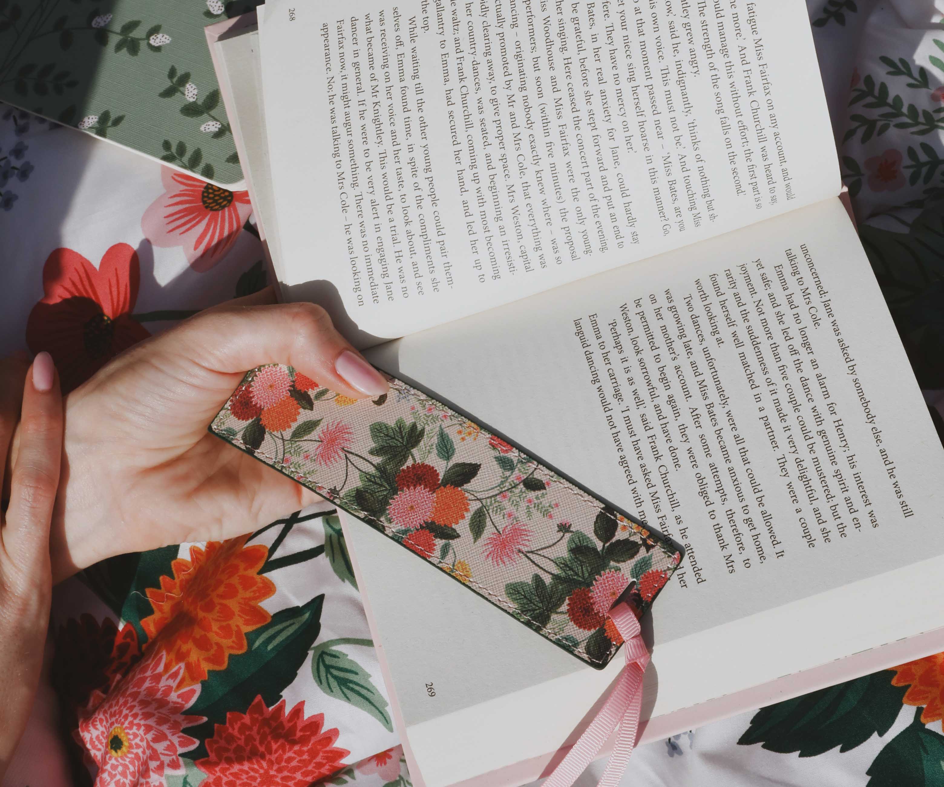 Bookmark - Dahlia
